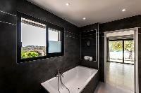 calming bathtub in Corsica - Di Paci luxury apartment
