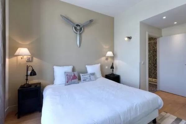 fresh and clean bedroom linens in Cannes Apartment Starlette II luxury home