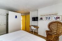 clean and crisp bedroom linens in Corsica - Villa Algajola luxury apartment