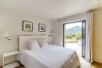 immaculate bed sheets in Corsica - Villa Algajola luxury apartment