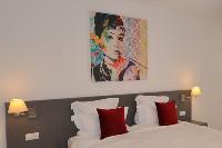 fascinating wall art in Corsica - Ronca luxury apartment