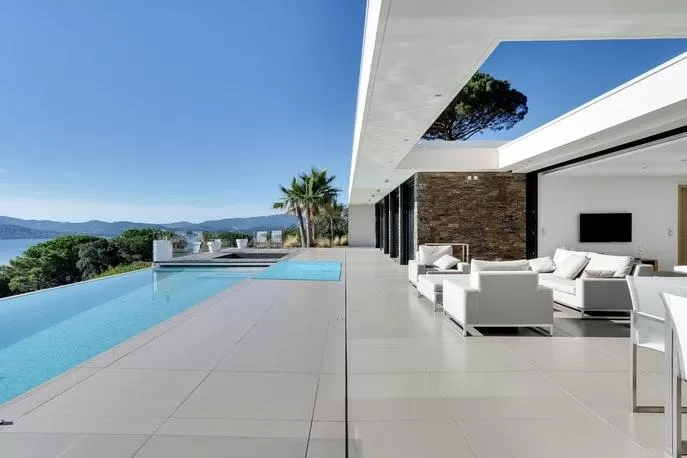 awesome swimming pool of Grimaud - La Grande Bleue luxury apartment