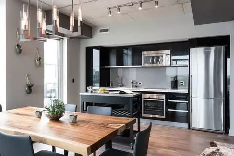 QUEEN WEST PENTHOUSE LOFT WITH LARGE OUTDOOR SPACE