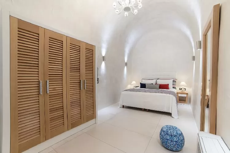 clean bed sheets in Santorini Daydream luxury apartment, perfect vacation rental