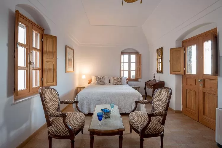 delightful Santorini Casa Santantonio luxury apartment, perfect vacation rental