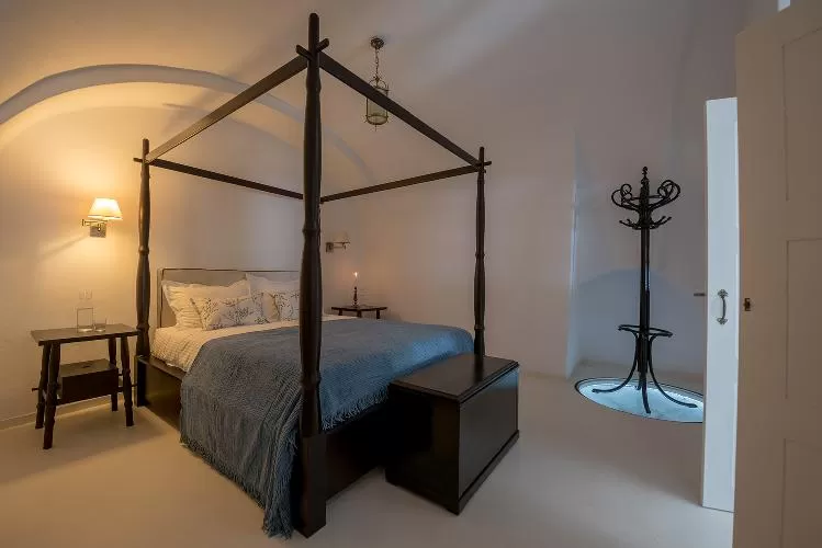 clean bedroom linens in Santorini Casa Santantonio luxury apartment, perfect vacation rental
