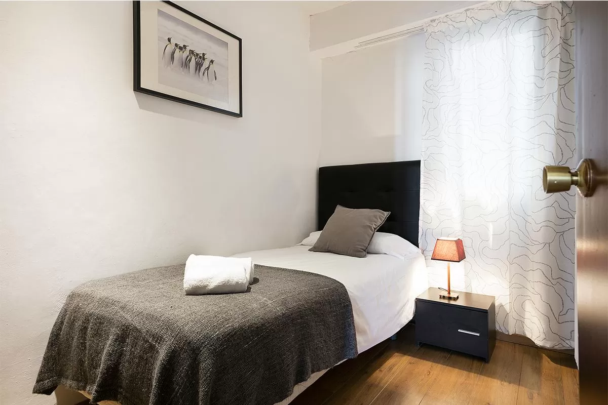 clean and fresh bedroom linens in Barcelona Eixample - Bruc luxury apartment