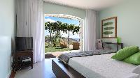 pristine bedding in Saint Barth Villa Au Rêve luxury holiday home, vacation rental