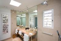 clean toilet and bath in Saint Barth Villa La Magnifica luxury holiday home, vacation rental