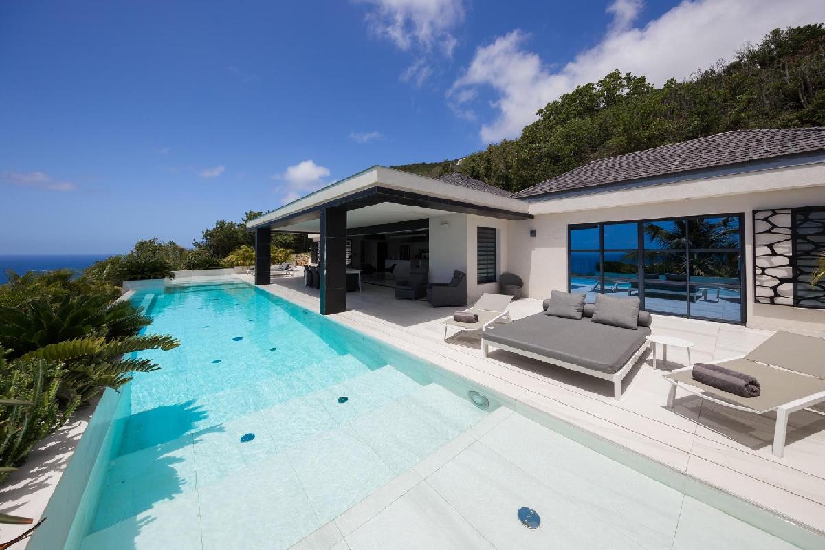 Saint Barth Villa - Rose Dog