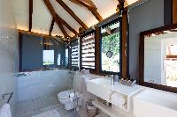 clean toilet and bath in Saint Barth Villa Rose Dog luxury holiday home, vacation rental