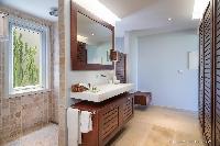 cool rain shower in Saint Barth Villa Rose Des Vents holiday home, luxury vacation rental