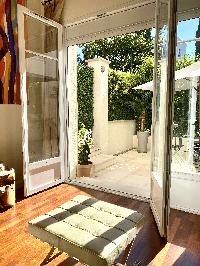 Very nice 2 bedroom, 2 bathroom apartment with terrace a few steps from the central Rue d'Antibes - 1783