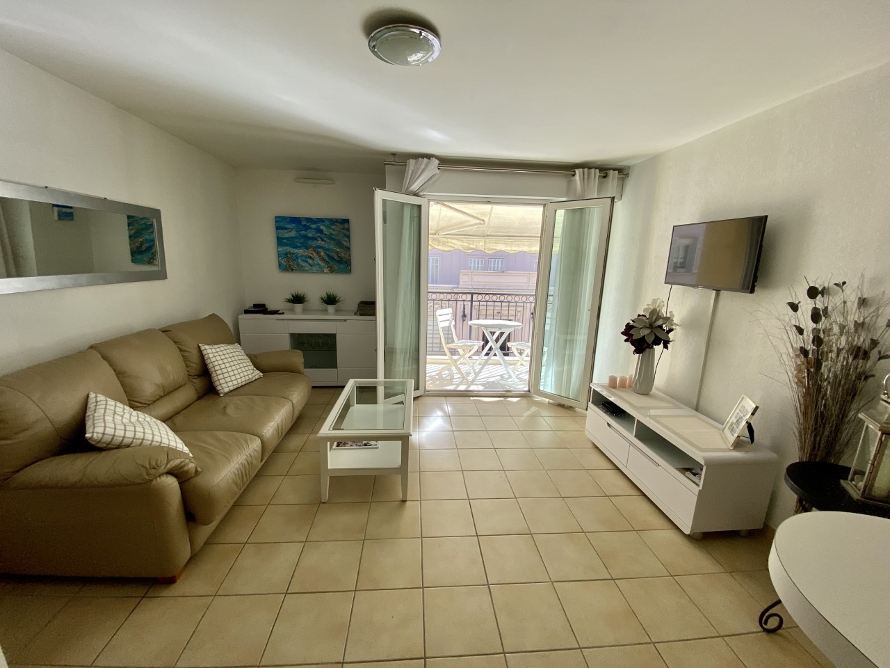 One bedroom apartment in the center of Cannes a few steps from the beaches and the conference center - 2005