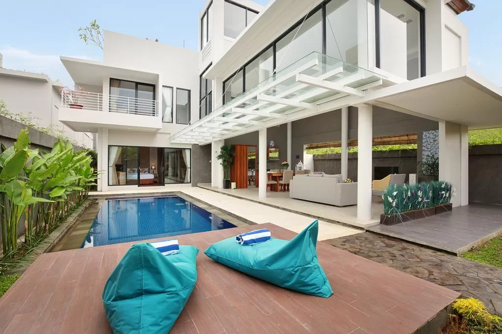 cool poolside of multilevel Luxury Villa Bellevue holiday home and vacation rental