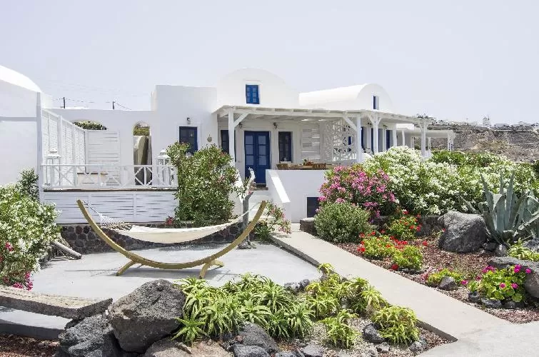 beautiful Santorini Oasis Diamond luxury apartment, perfect vacation rental