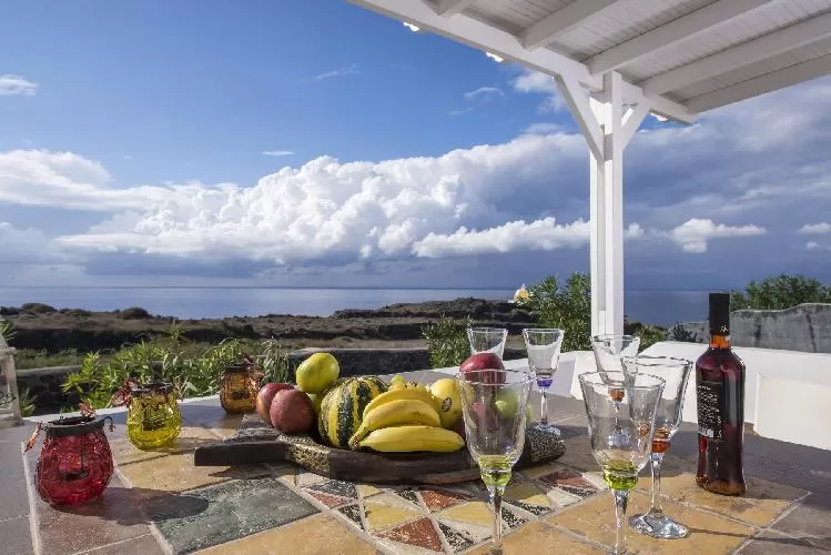 amazing Santorini Oia Sunset Villas Turquoise luxury apartment, perfect vacation rental