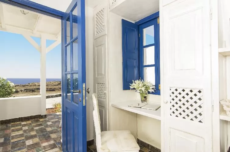 marvelous Santorini Oia Sunset Villas Topaz luxury apartment, perfect vacation rental