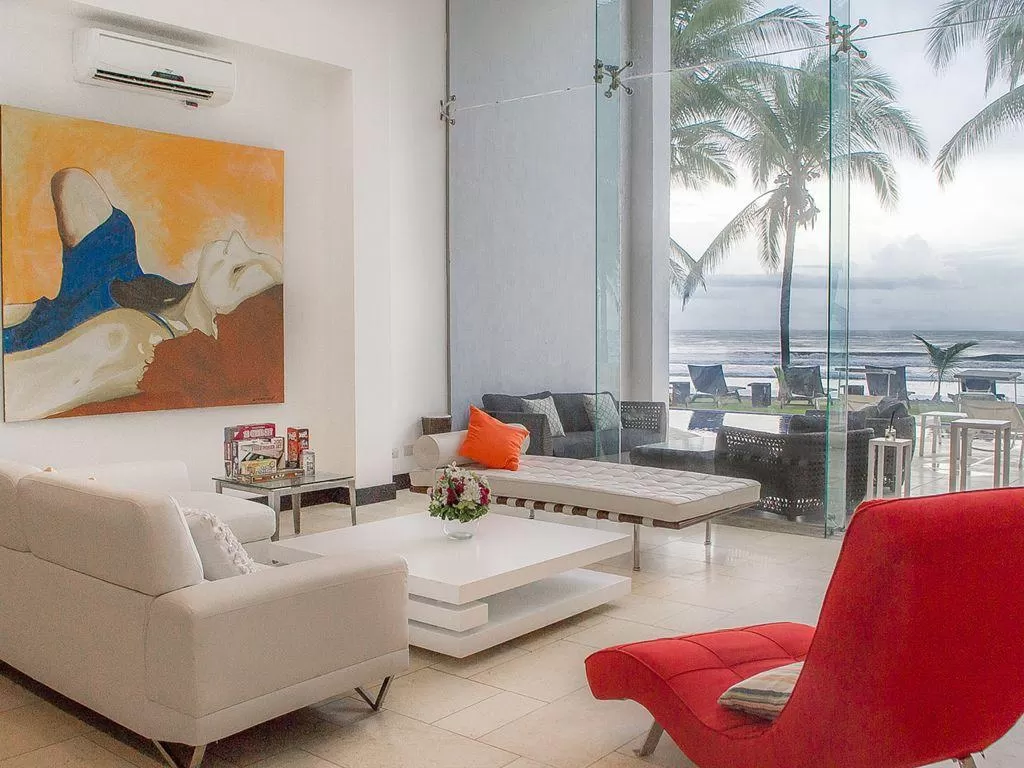 awesome glass walls of Costa Rica Casa del Mar luxury apartment