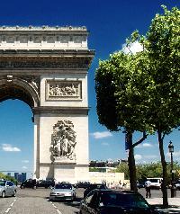 Arc de Triomphe near a modern 3-star Paris Property for sale