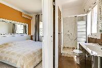 neat en-suite bedroom in Cannes - Palm Spring Villa luxury apartment