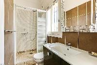 relaxing bathroom in Cannes - Palm Spring Villa luxury apartment