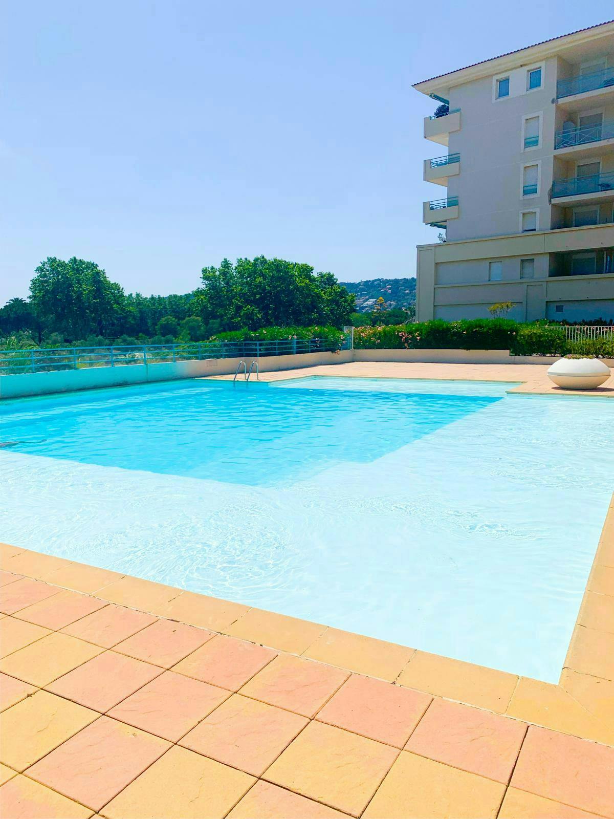 2Bed Seaview, swimming pool, beach on foot,parking