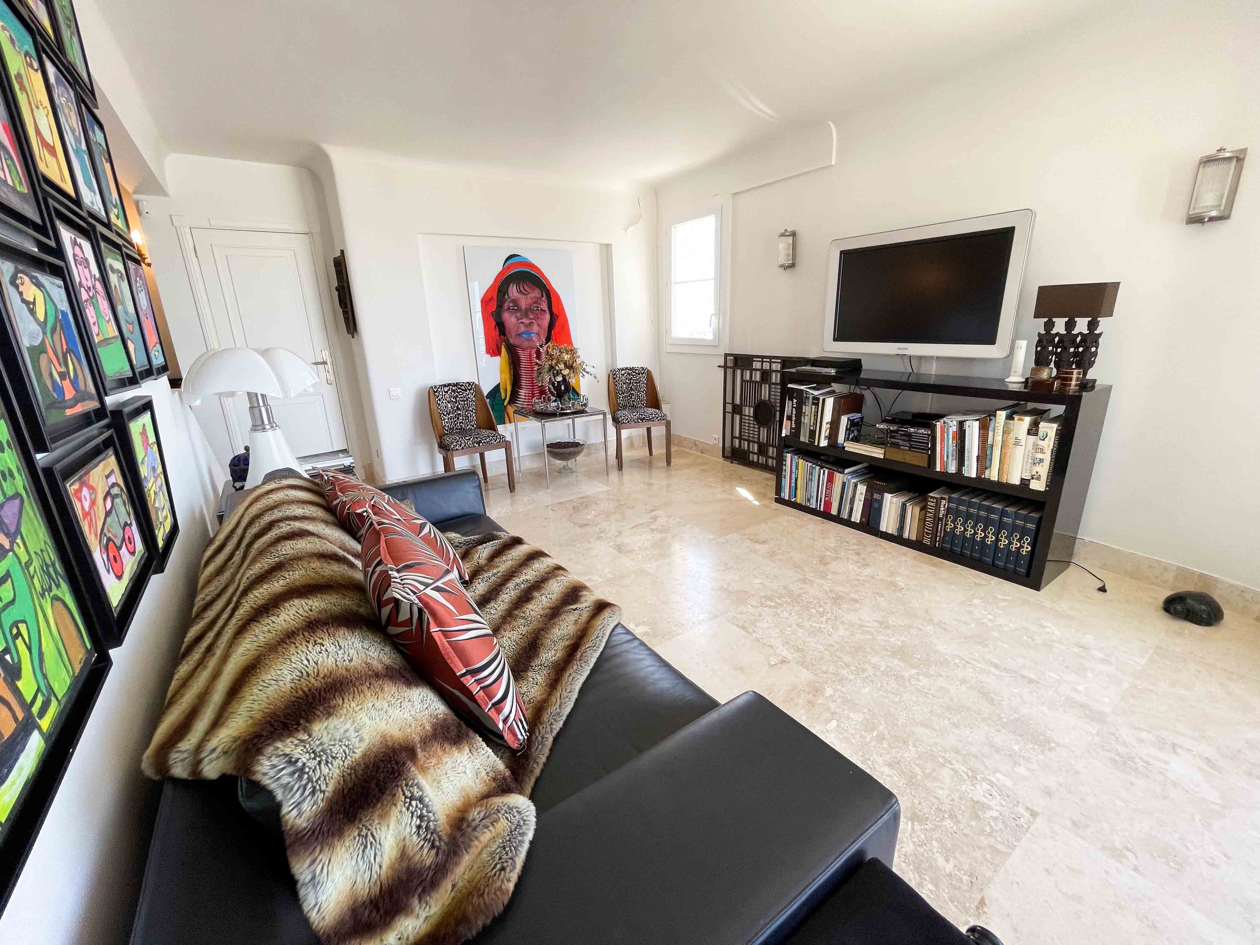 Art Deco 2 bedroom apartment with stunning 360º views