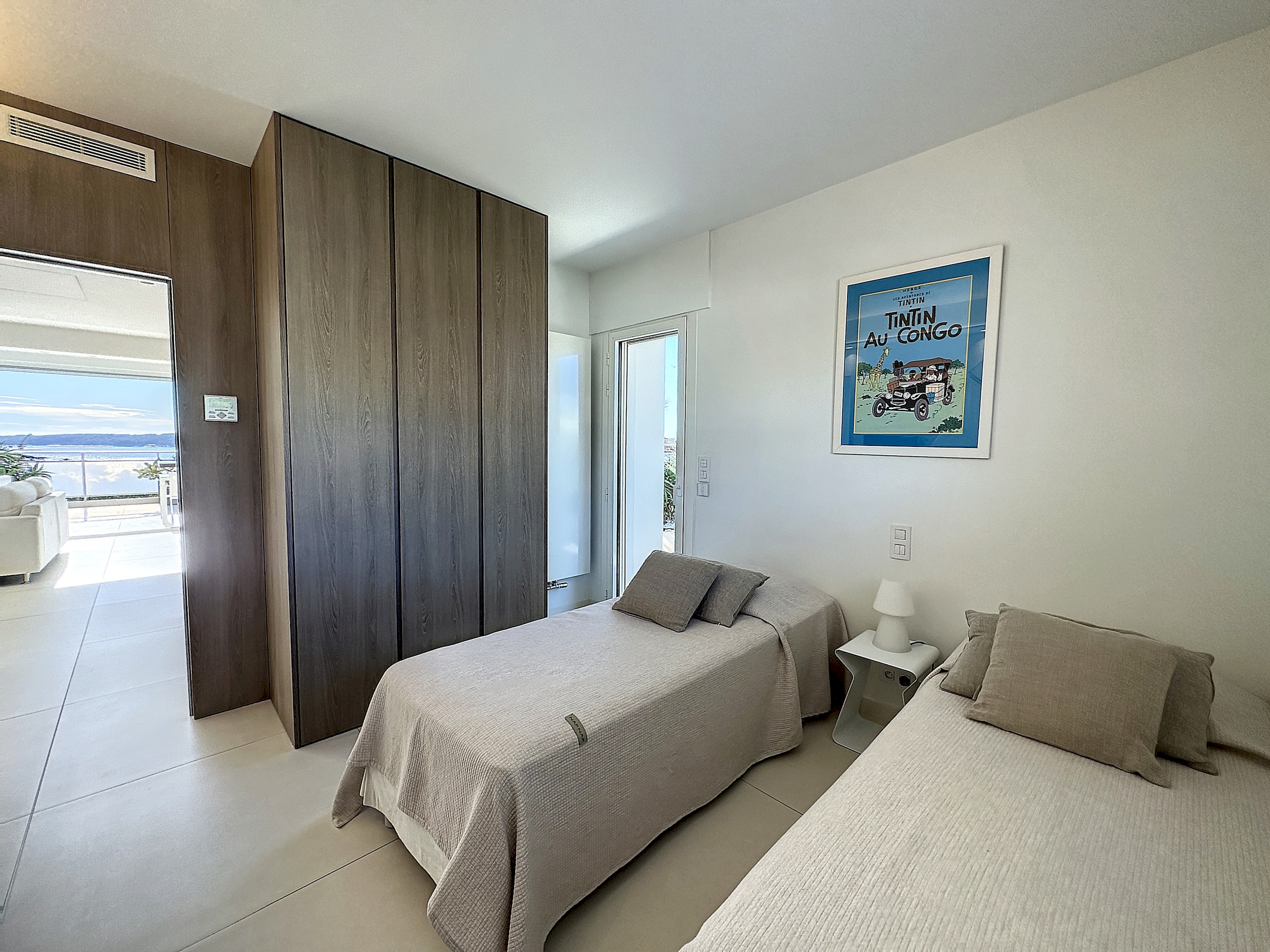 Penthouse 2-bedroom apartment with 360º views and parking
