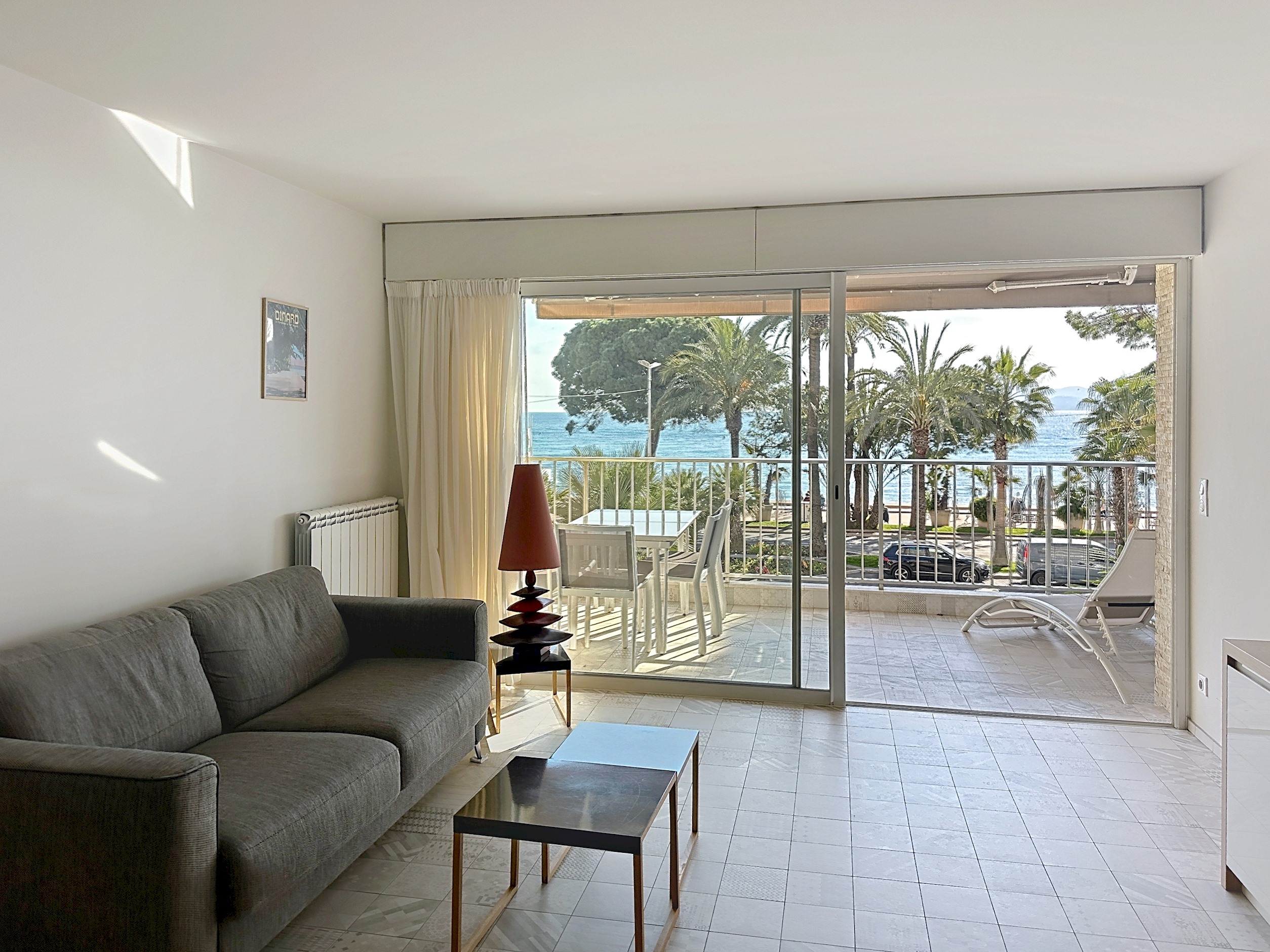 Cozy 2-bedroom apartment with terrace, sea view and parking