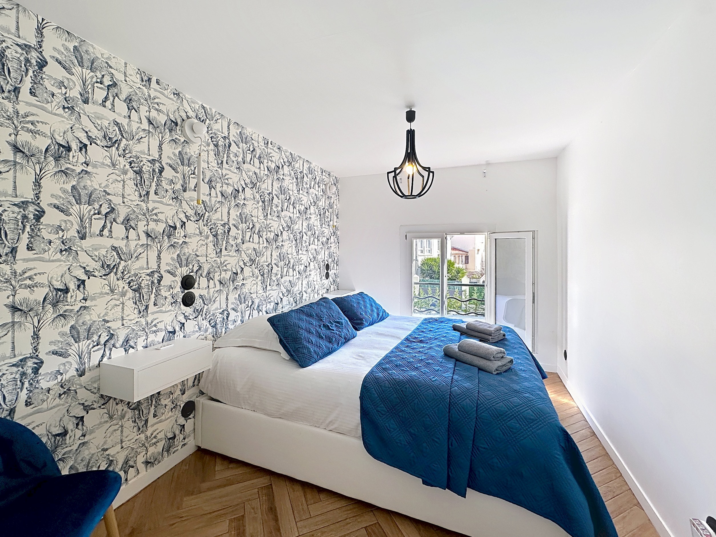 Modern 5-bedroom villa with swimming pool in Cannes