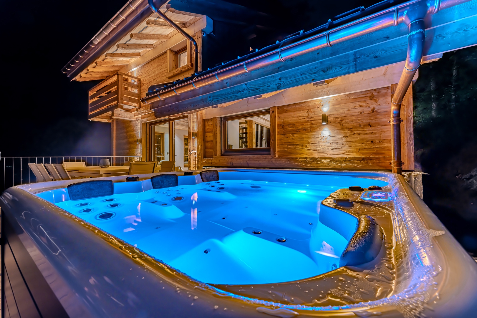 Luxury Chalet with Sauna, Jacuzzi and Parking in Megeve