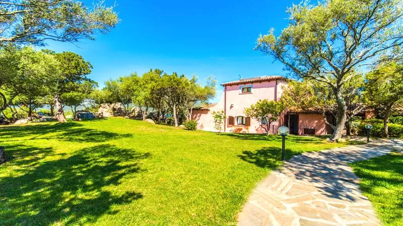 lush and lovely garden of Sardinia - Villa Punta Asfodeli luxury apartment