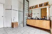 light-filled bathroom, equipped with both a bathtub and shower in a 4-bedroom Paris luxury apartment