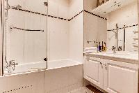 light-filled bathroom, equipped with both a bathtub and shower in a 4-bedroom Paris luxury apartment