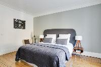 dapper bedding in République - Voltaire luxury apartment