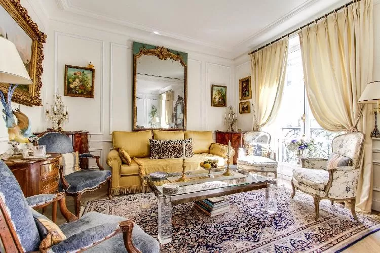elegant and fully decorated 3-bedroom Paris luxury apartment