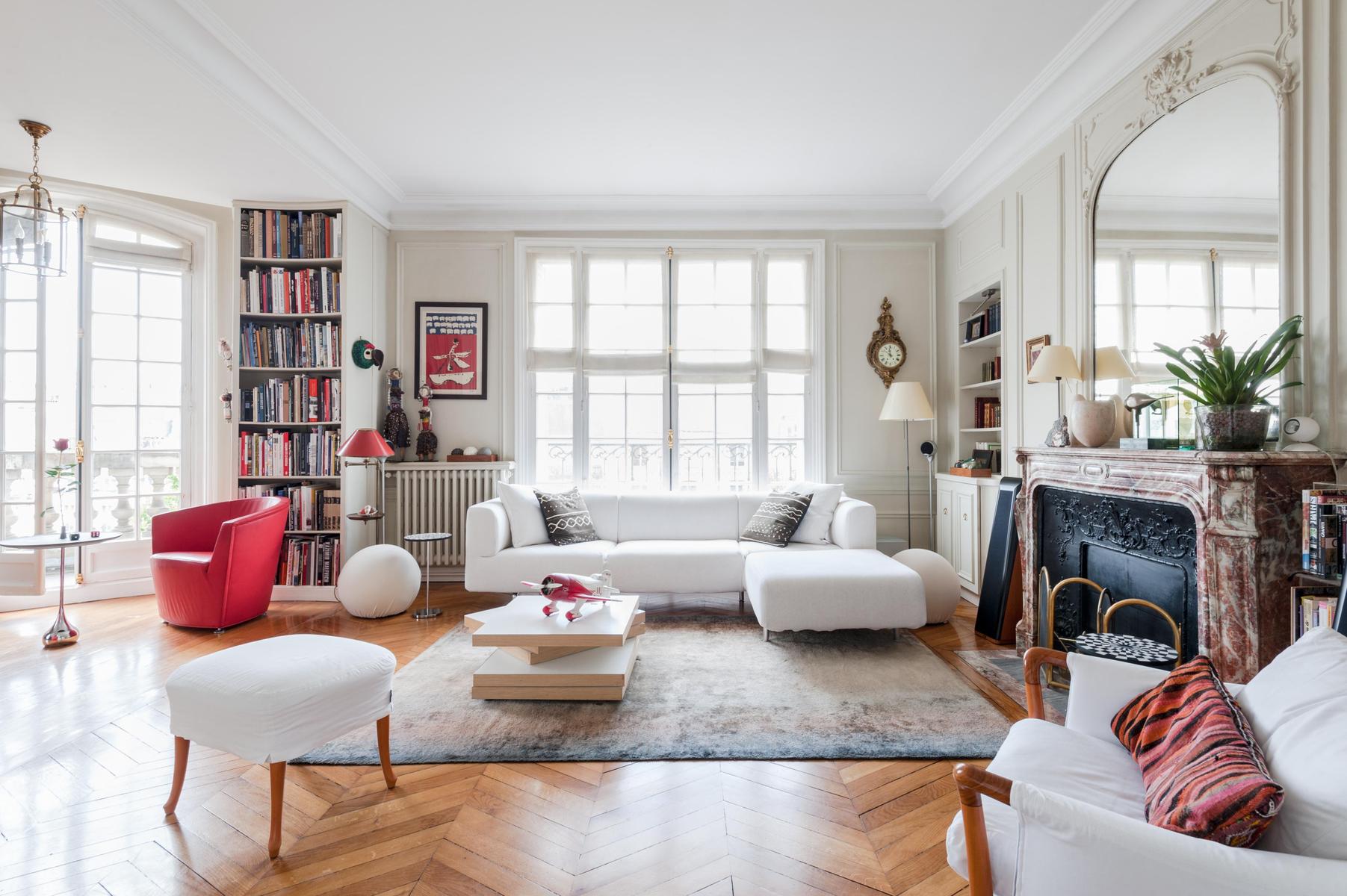 a bright and striking 3-bedroom Paris luxury apartment with daring interior and unusual accessories