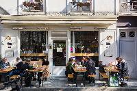 Les Marais full of restaurants, and cafes in Paris
