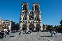 Cathédrale Notre-Dame de Paris close to luxury apartment