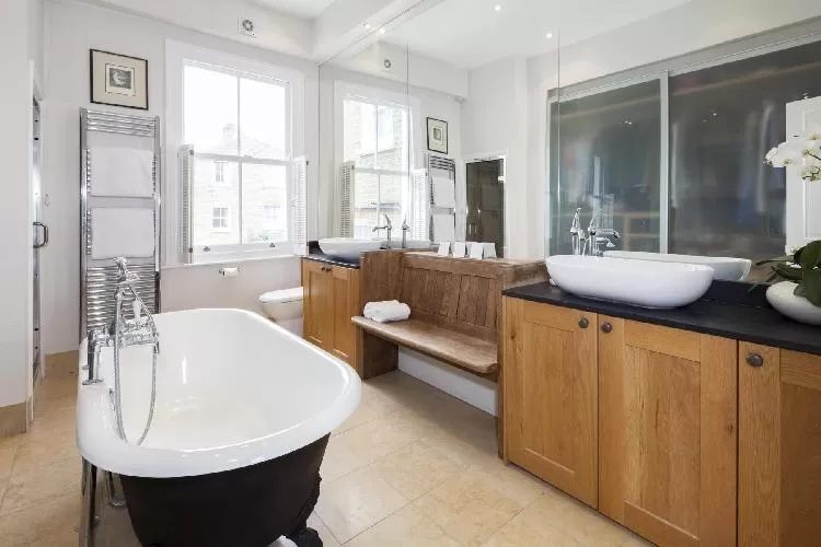fabulous freestanding bathtub in London Winchendon Road luxury apartment