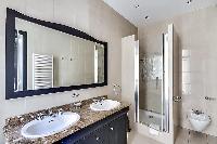 an en-suite bathroom with a sink, a toilet, and a full bath with a detachable shower head in paris l