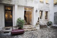 beautiful courtyard in a Paris luxury apartment