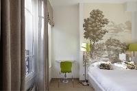 clean and fresh bedding in Marais - Saint Claude luxury apartment