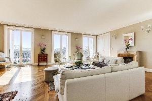 bright and breezy Champs Elysées - Matignon Penthouse luxury apartment