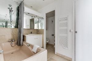 clean bathroom in Champs Elysées - Matignon Penthouse luxury apartment