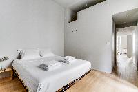 clean and crisp bedding in Marais - Turenne 1 bedroom luxury apartment