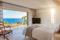 clean bed sheets in Saint Barth Villa Acamar luxury holiday home, vacation rental