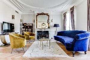 exquisite Notre Dame - Fleurs luxury apartment and vacation rental