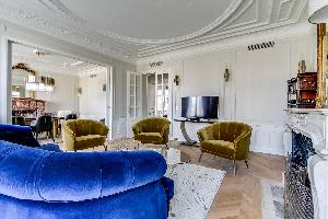 spacious Notre Dame - Fleurs luxury apartment